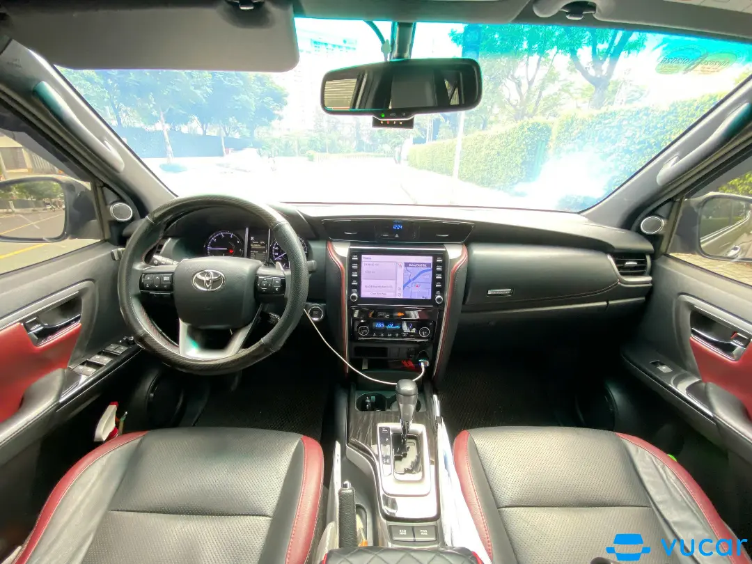 Toyota Fortuner Legender 2.4L 4x2 AT 2022 - Nội thất 2