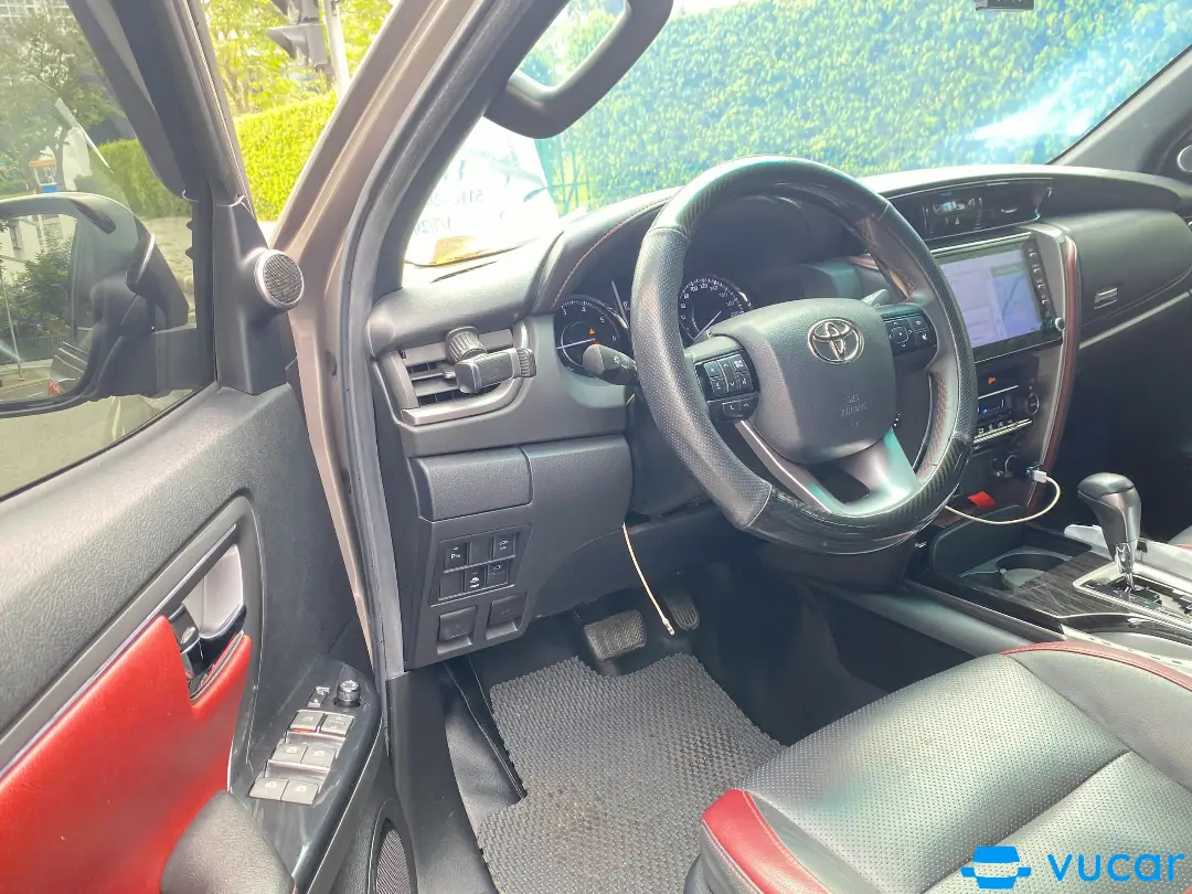 Toyota Fortuner Legender 2.4L 4x2 AT 2022 - Nội thất 3