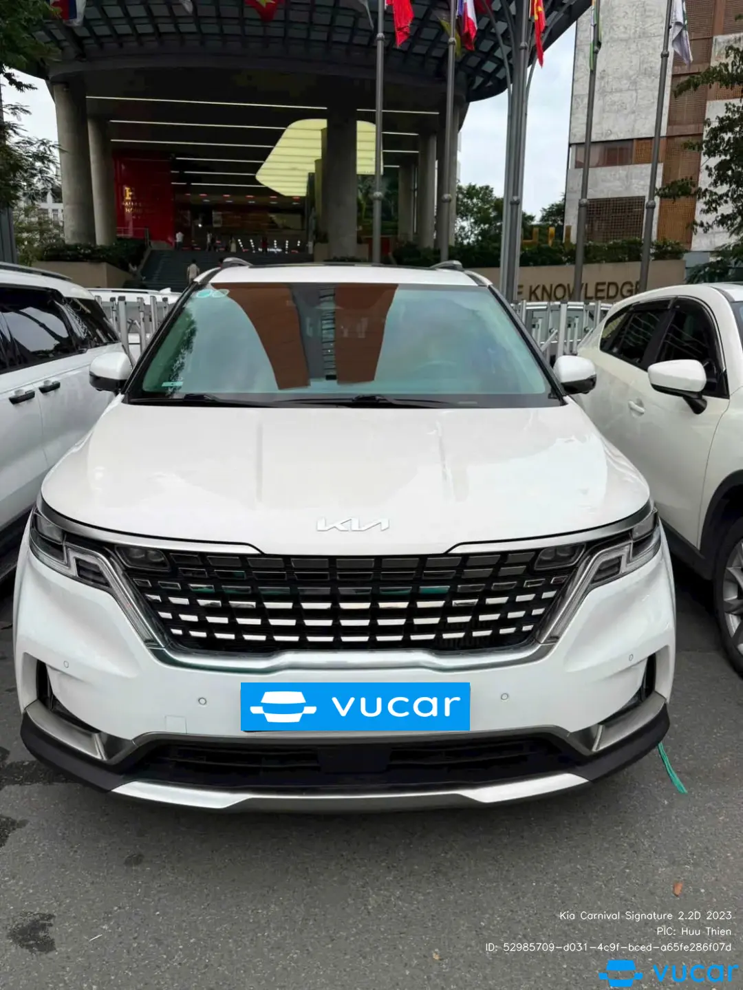 Kia Carnival Signature 2.2D 2023 - Ngoại thất 1