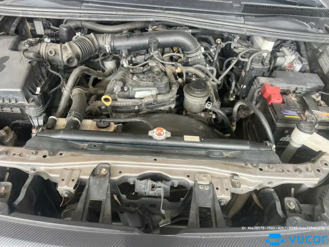 Toyota Innova 2.0G 2016 - Khoang động cơ 1