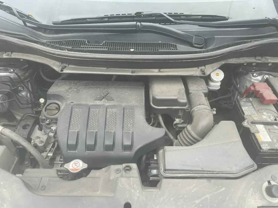 Mitsubishi Xpander 1.5 AT 2019 - Khoang động cơ 2