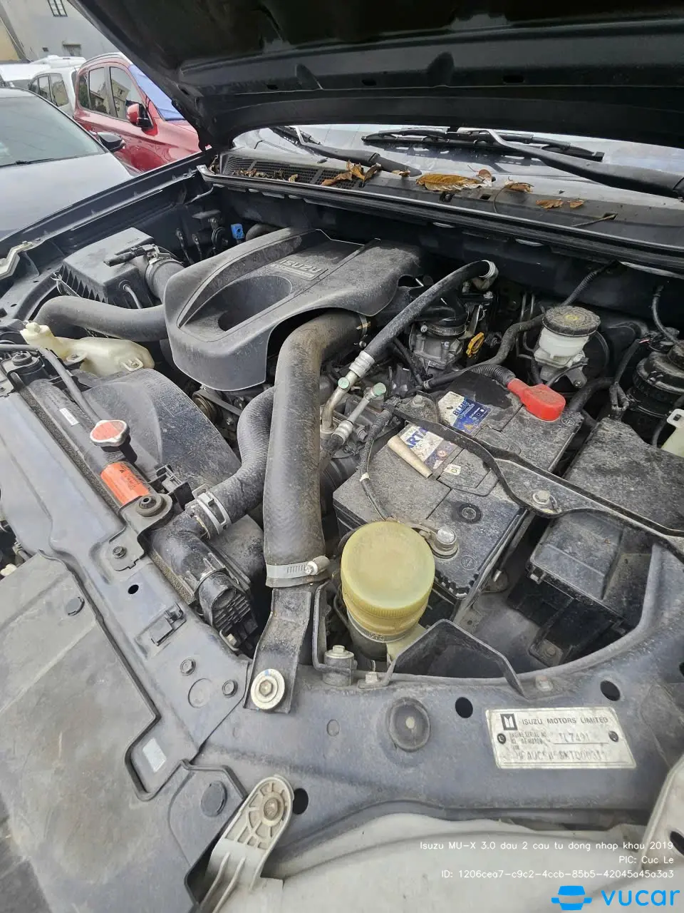 Isuzu Mu-x 3.0L 4x4 AT 2019 - Khoang động cơ 1