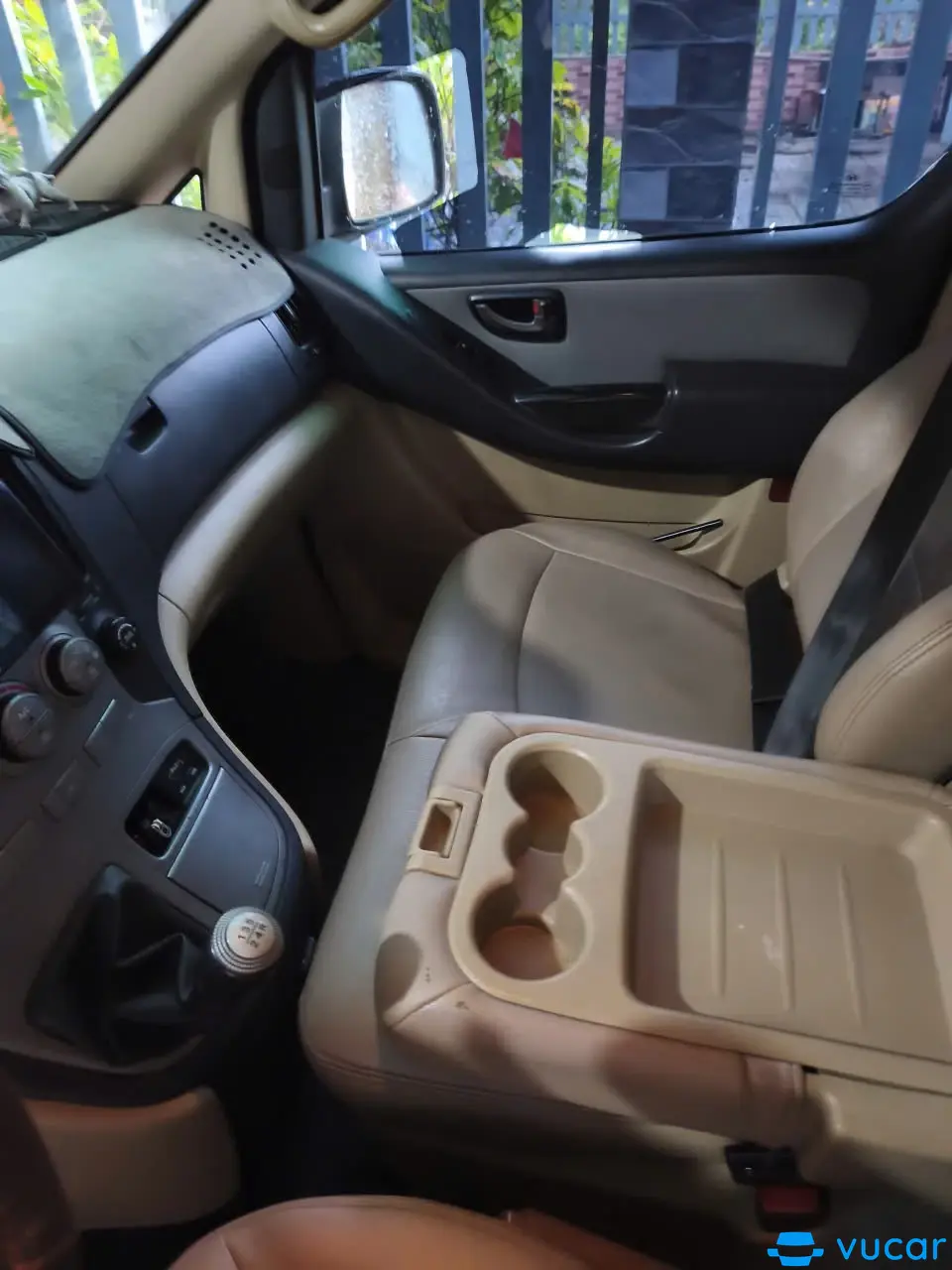 Hyundai Starex 2.4 MT 9 chỗ 2010 - Nội thất 9