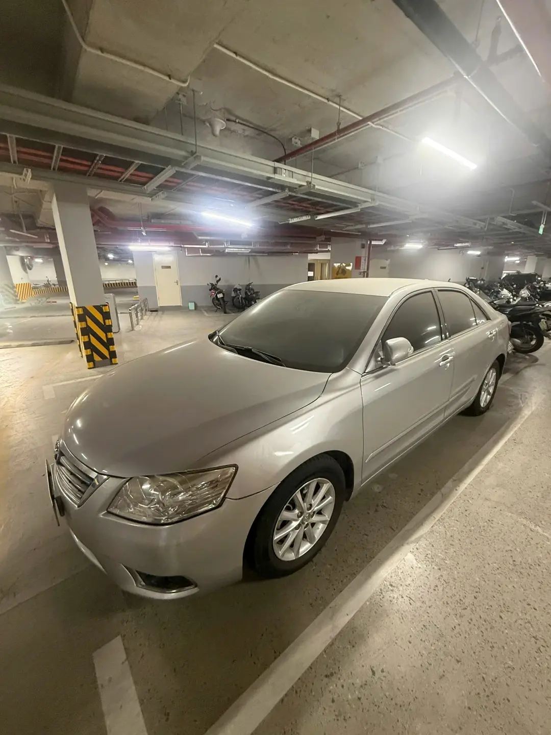 Toyota Camry 2.0E 2010 - Ngoại thất 4