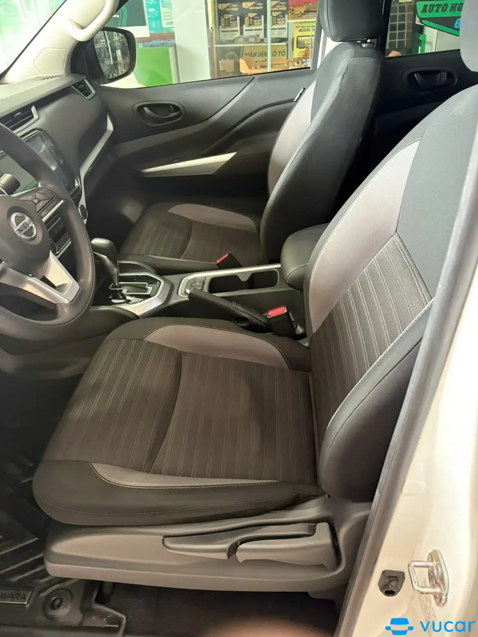 Nissan Navara EL 2.3 AT 2WD 2024 - Nội thất 2