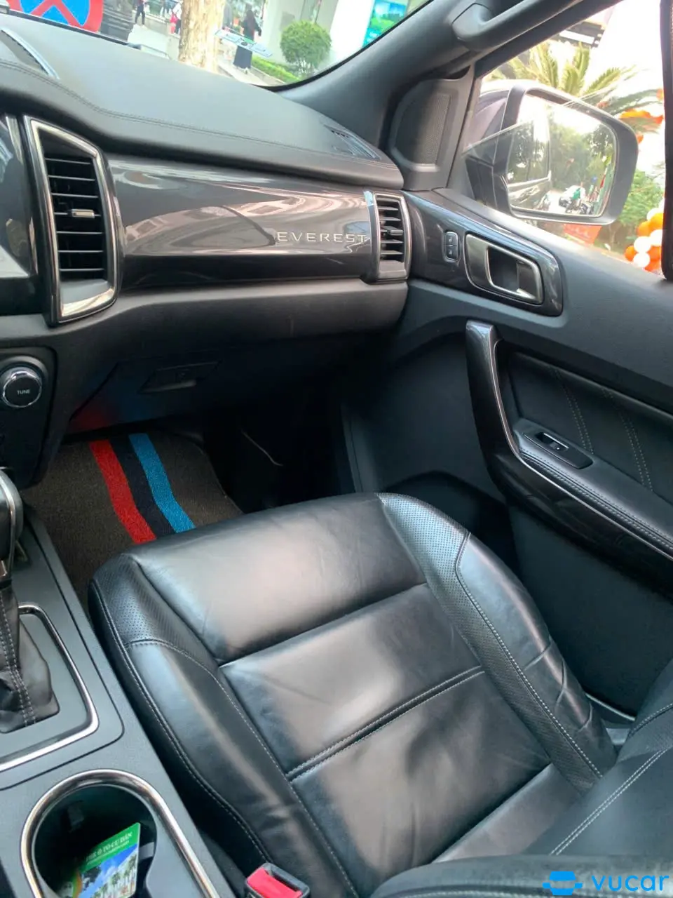 Ford Everest Titanium 2.0L 4x2 AT 2019 - Nội thất 2