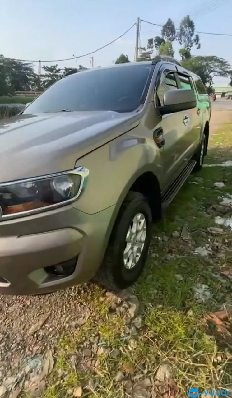 Ảnh xe Ford Ranger XLS 2.2L 4x2 AT 2019