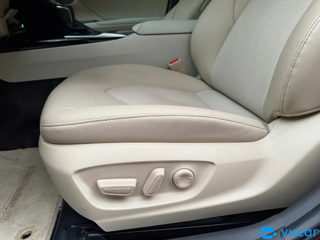 Toyota Camry 2.0G 2021 - Nội thất 6