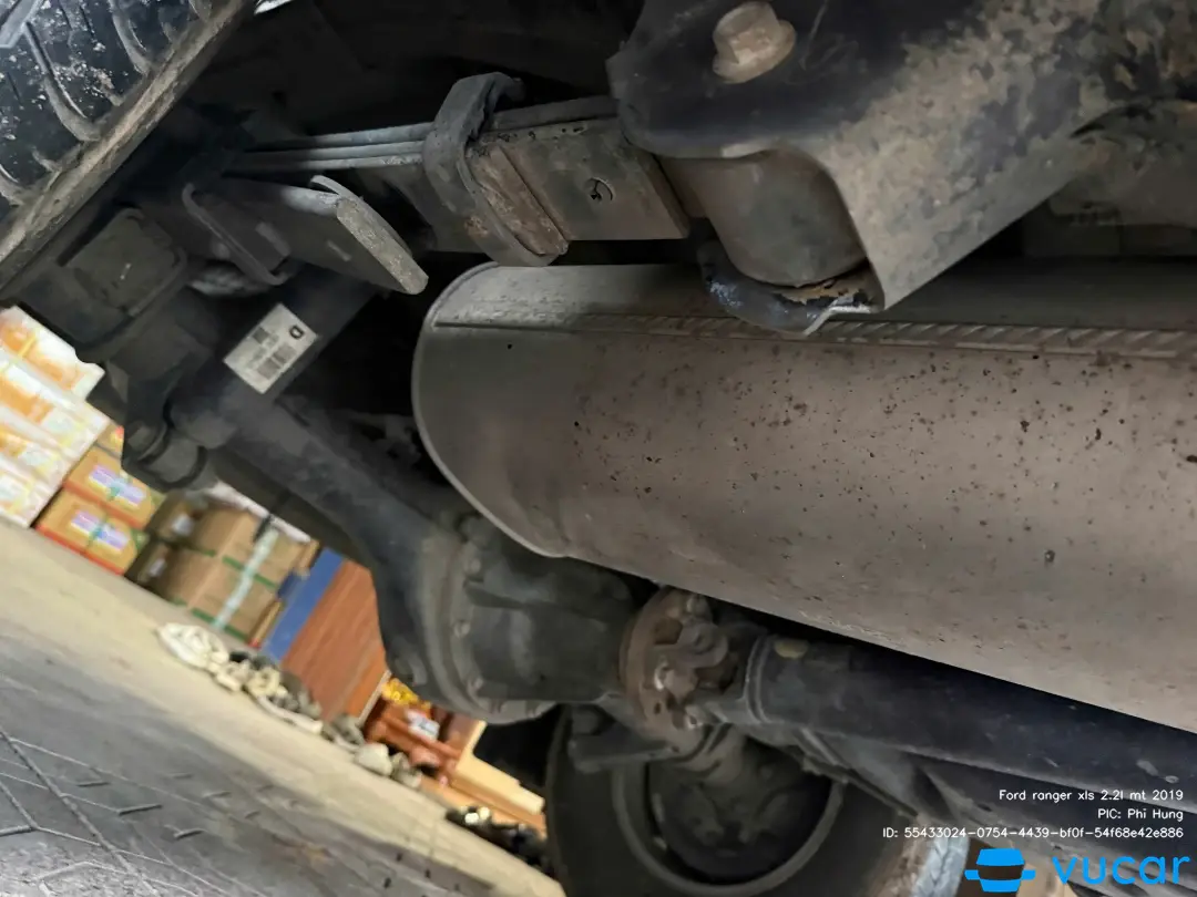 Ford ranger xls 2.2l mt 2019 - Khoang động cơ 2