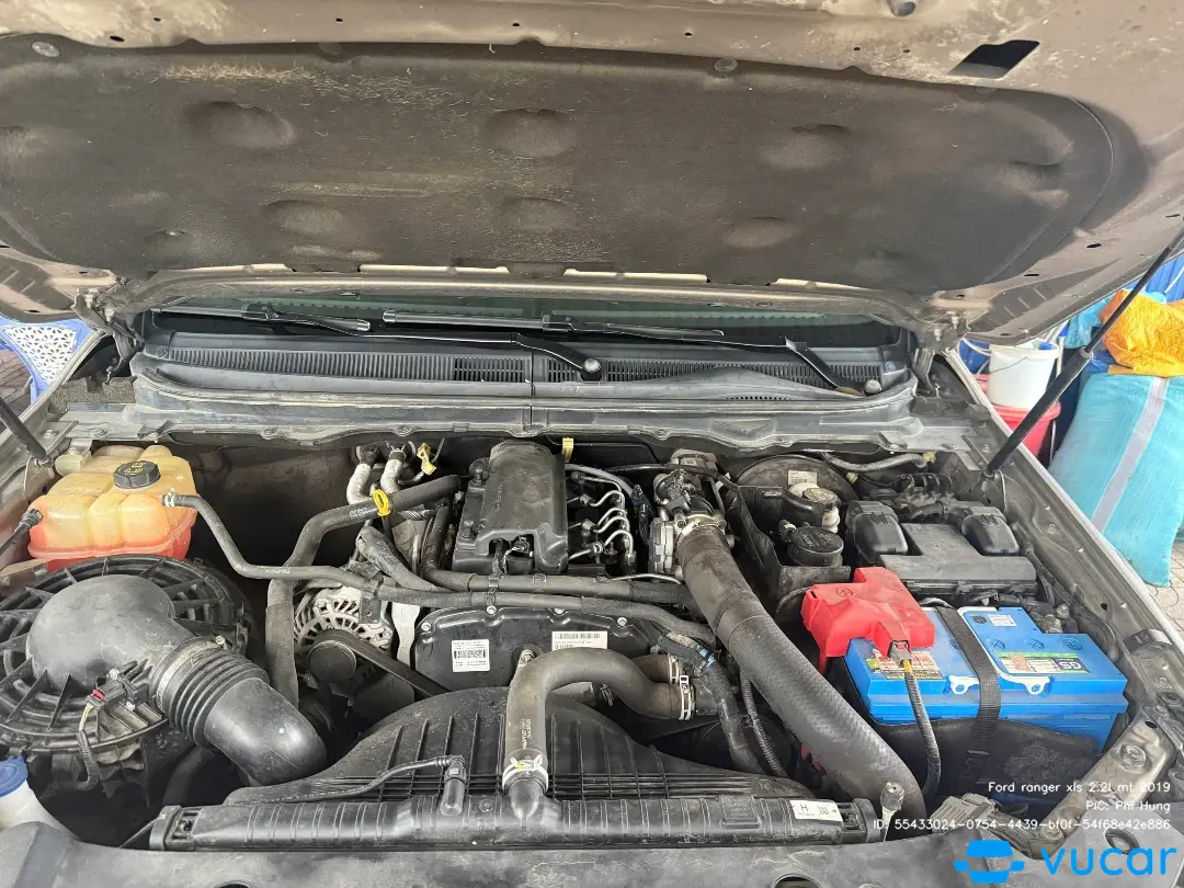 Ford ranger xls 2.2l mt 2019 - Khoang động cơ 11