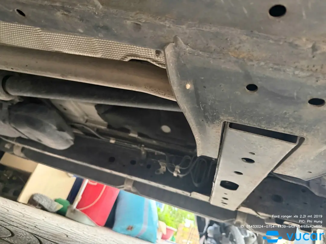 Ford ranger xls 2.2l mt 2019 - Khoang động cơ 12