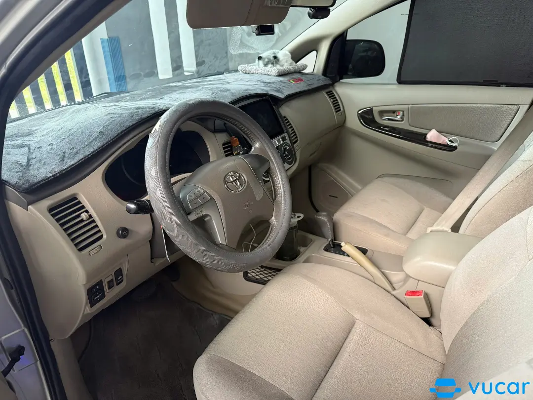 Toyota Innova 2.0G 2012 - Nội thất 3