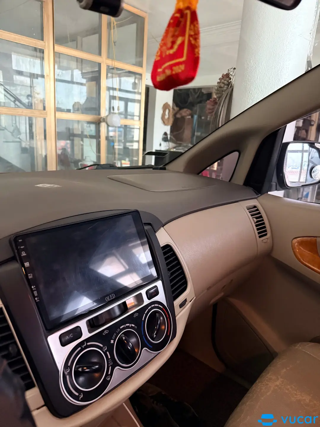 Toyota Innova V 2010 - Nội thất 1