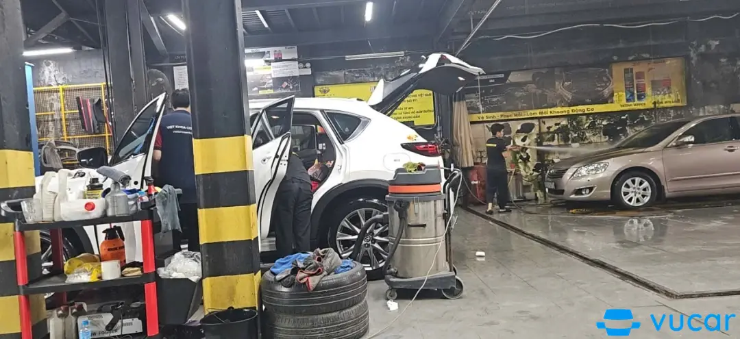Mazda CX5 Premium 2.0 AT 2022 - Khoang động cơ 1