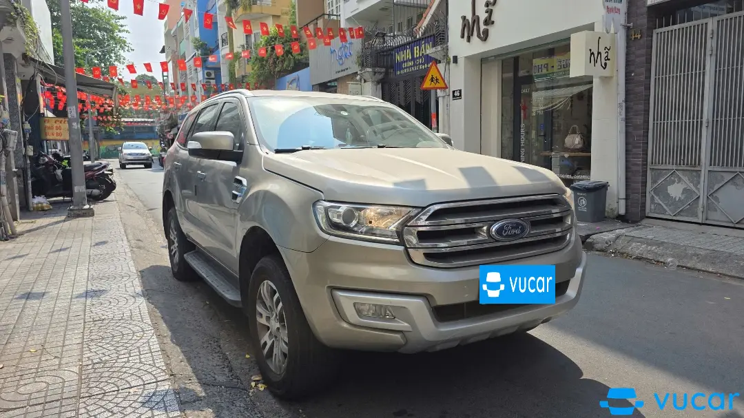 Ảnh xe Ford Everest Trend 2.2L 4x2 AT 2016