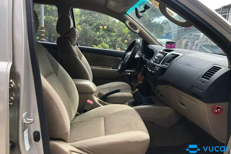 Toyota Hilux 2014 - Nội thất 1