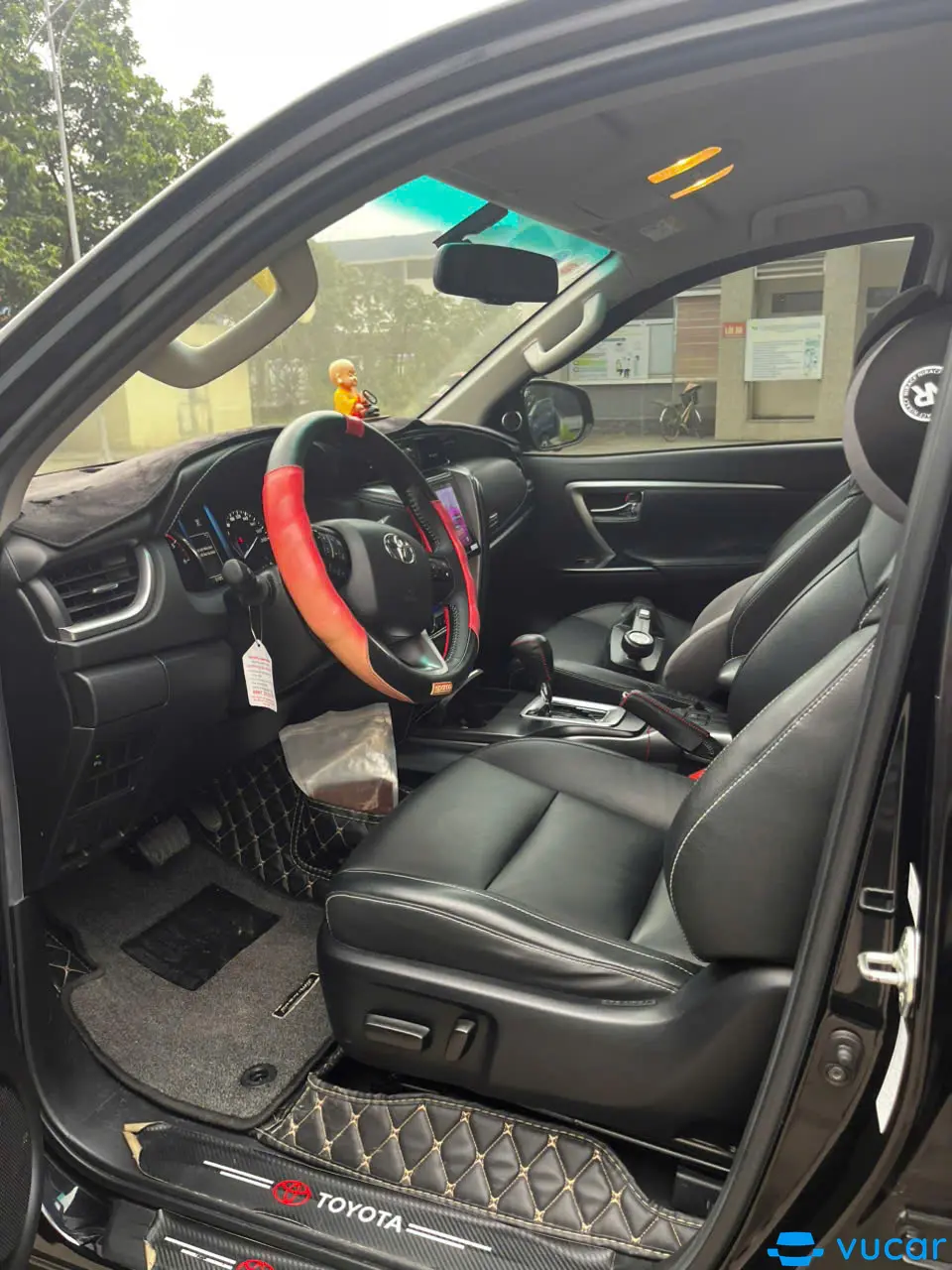 Toyota Fortuner 2.4L 4x2 AT 2022 - Nội thất 1