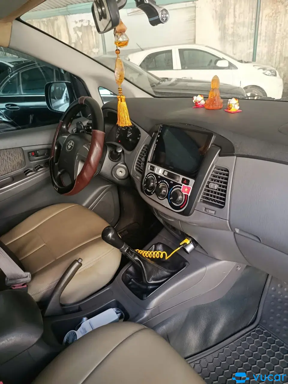 Toyota Innova 2.0 MT 2016 - Nội thất 1