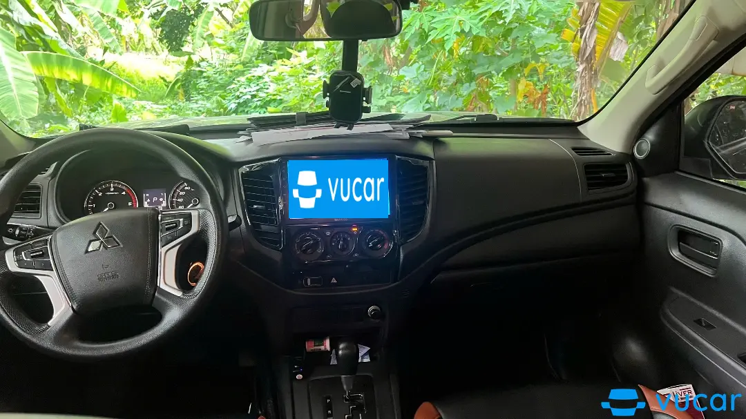 Mitsubishi triton 4x2 AT 2023 - Nội thất 3