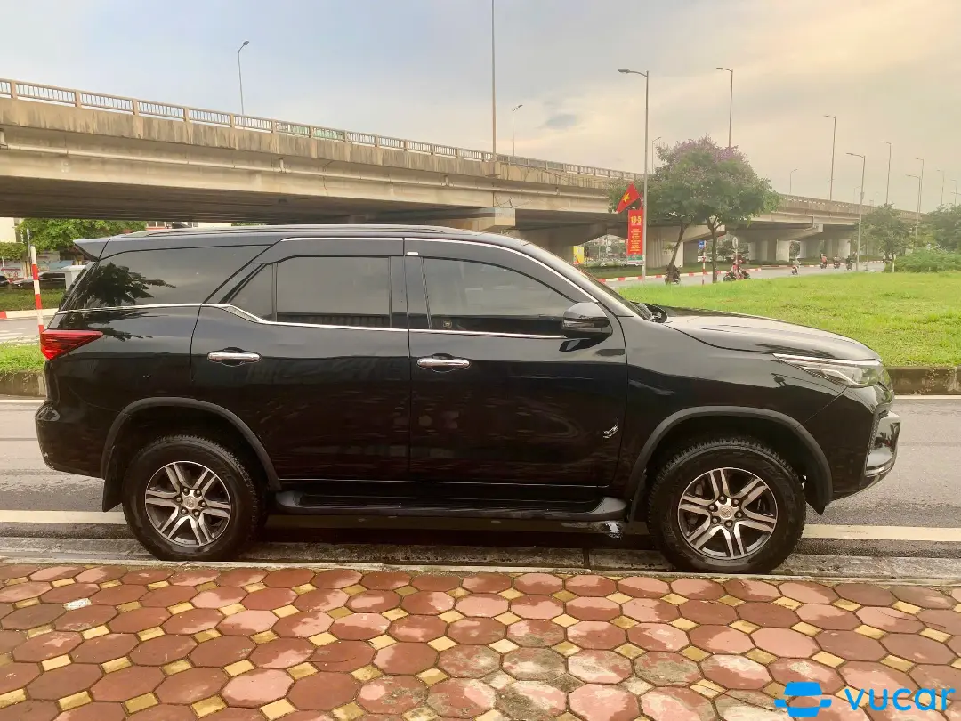 Toyota Fortuner 2.4G 4x2 AT Legender 2021 - Ngoại thất 4