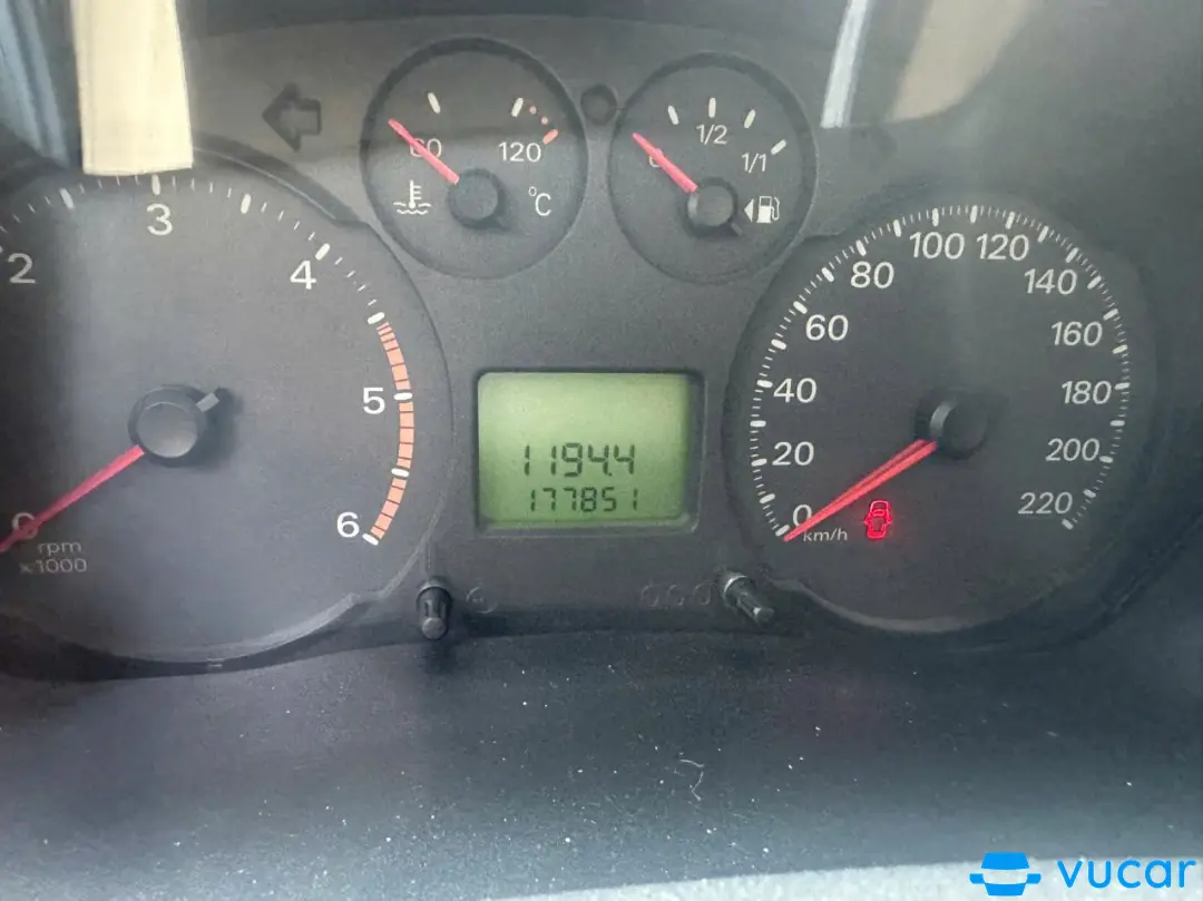 Ford Transit Luxury 2019 - Nội thất 3