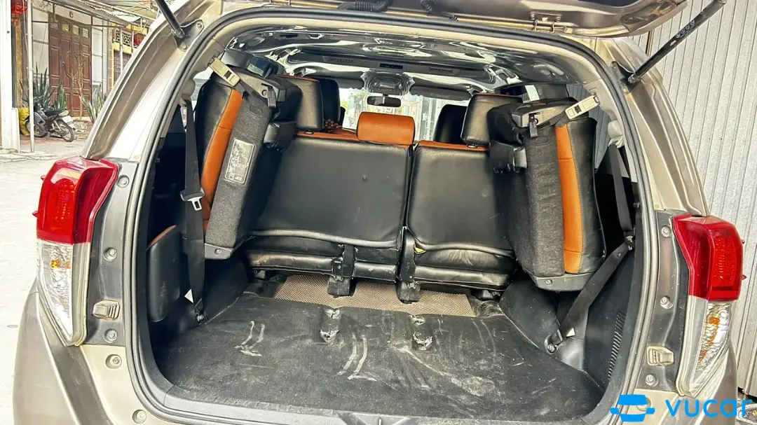 Toyota Innova 2.0G 2019 - Khoang động cơ 1