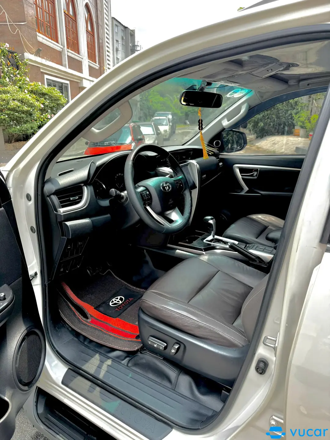 Toyota Fortuner 2.4G 4x2 AT 2020 - Nội thất 1