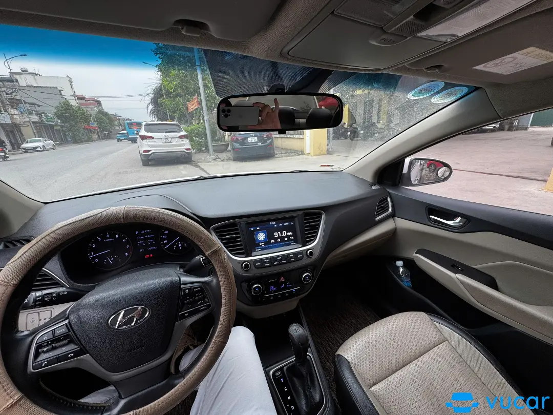 Hyundai Accent 1.4 AT 2018 - Nội thất 2