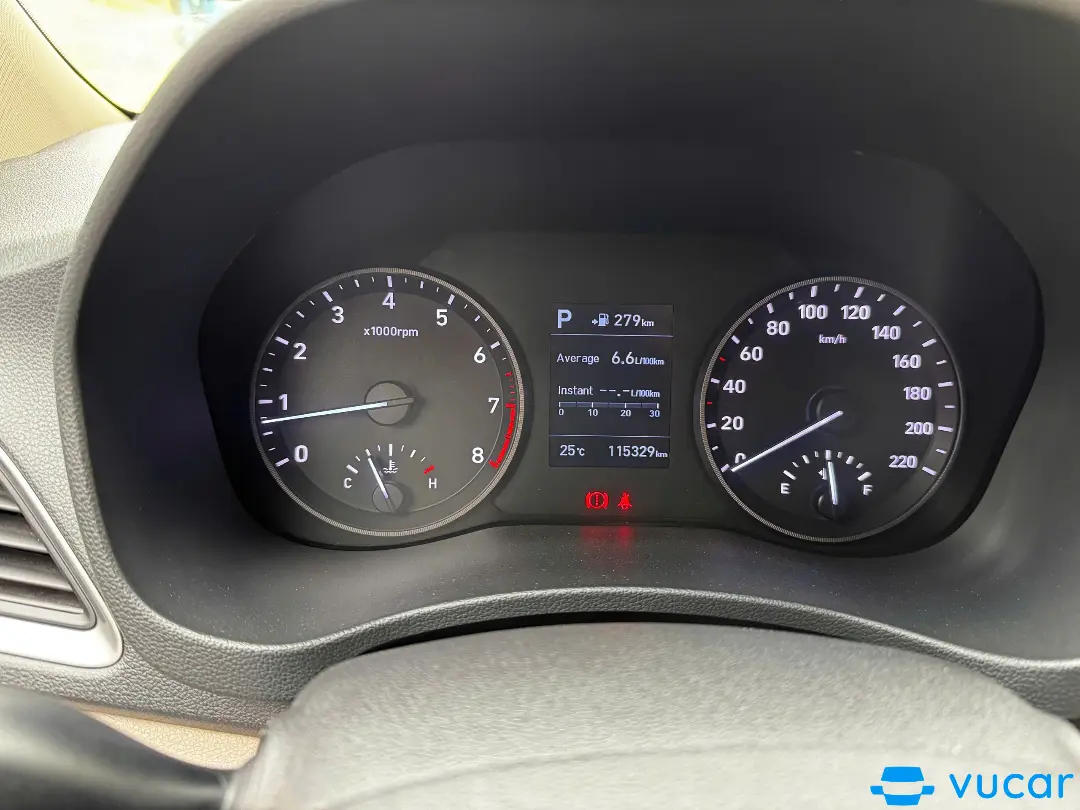 Hyundai Accent 1.4 AT 2018 - Nội thất 3
