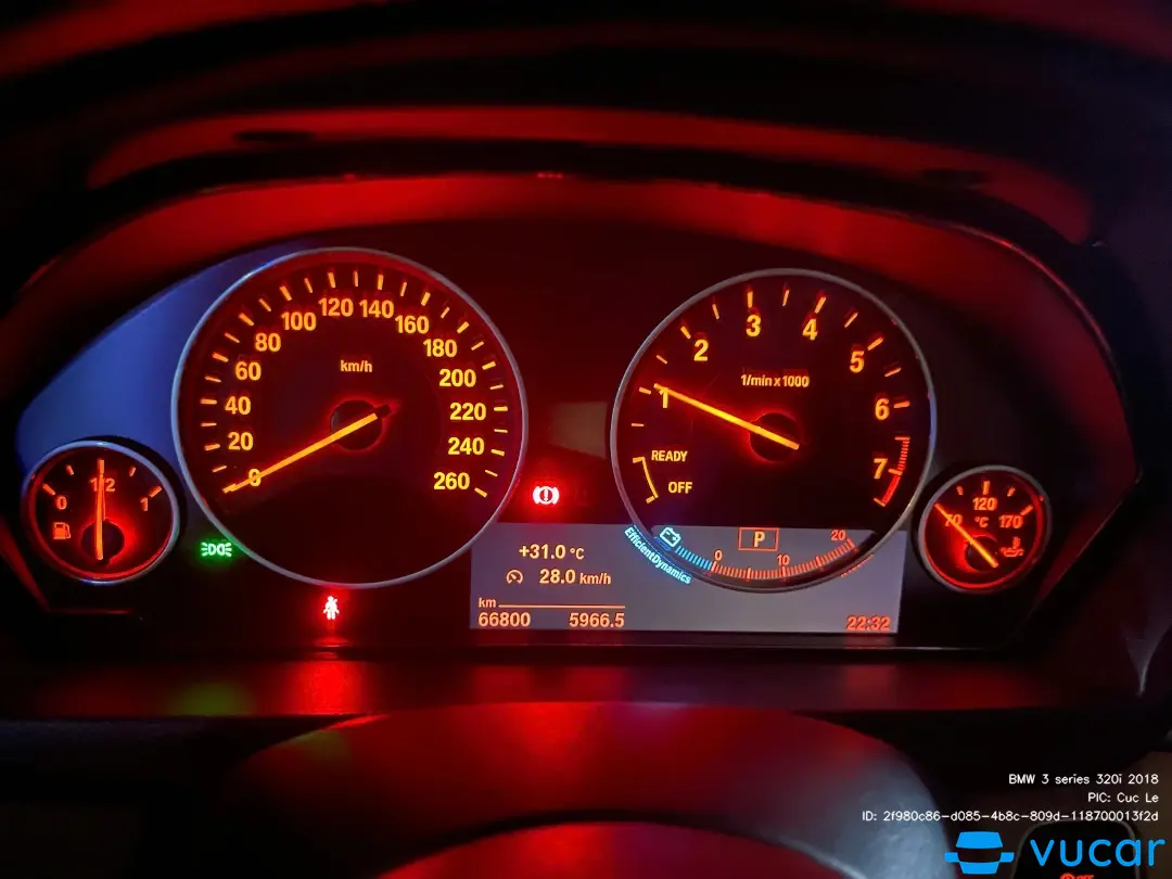 BMW 3 series 320i 2018 - Nội thất 18