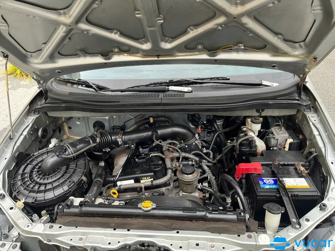 Toyota Innova 2.0G 2014 - Khoang động cơ 2