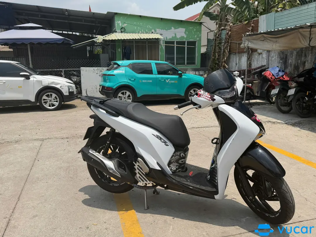 HONDA SH 150 ABS 2019 - Khoang động cơ 1