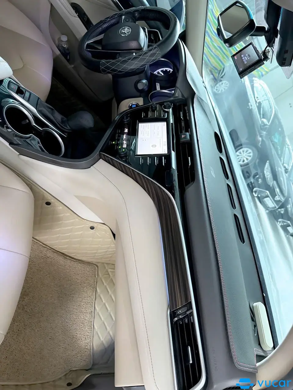Toyota Camry 2.0E 2019 - Nội thất 9