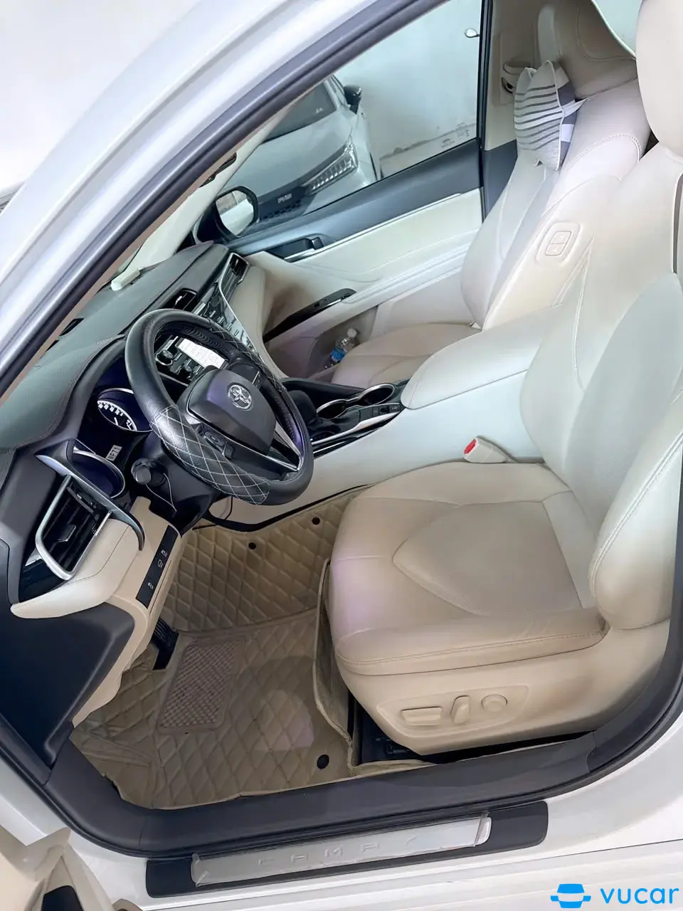 Toyota Camry 2.0E 2019 - Nội thất 4