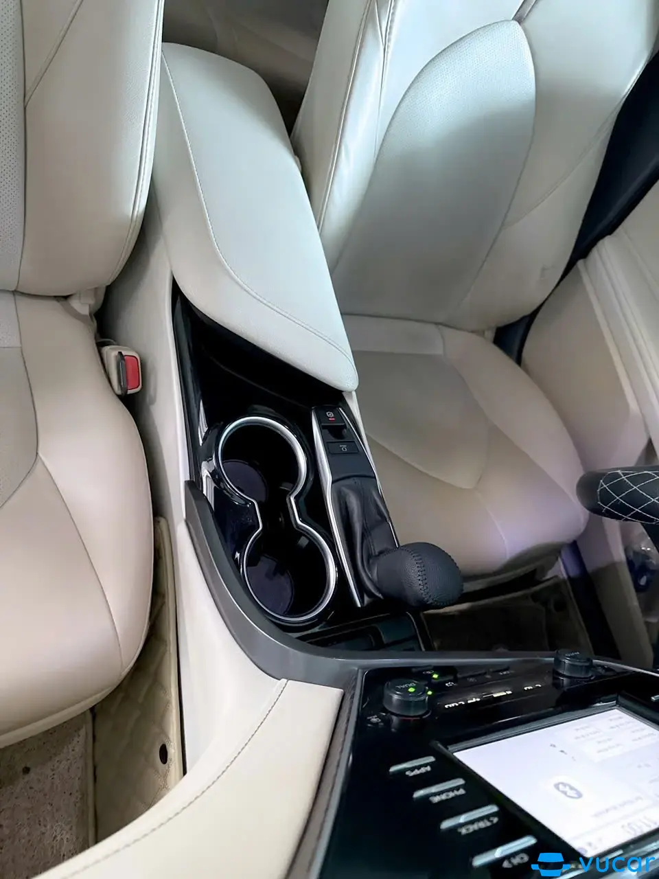 Toyota Camry 2.0E 2019 - Nội thất 1