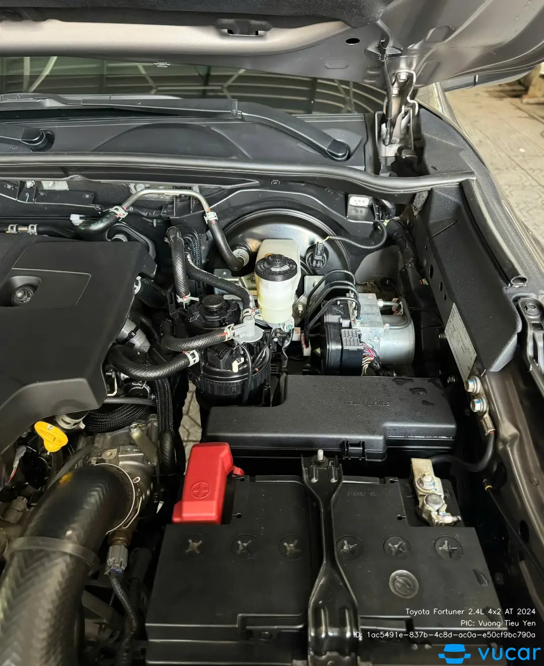 Toyota Fortuner 2.4L 4x2 AT 2024 - Khoang động cơ 2