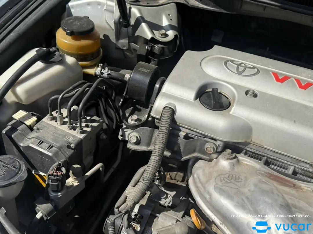 Toyota Camry 2.4G 2009 - Khoang động cơ 1