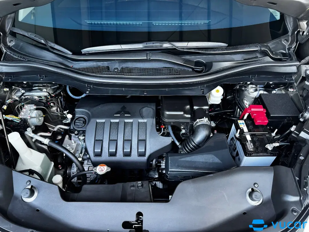 Mitsubishi Xpander 1.5 AT 2023 - Khoang động cơ 1