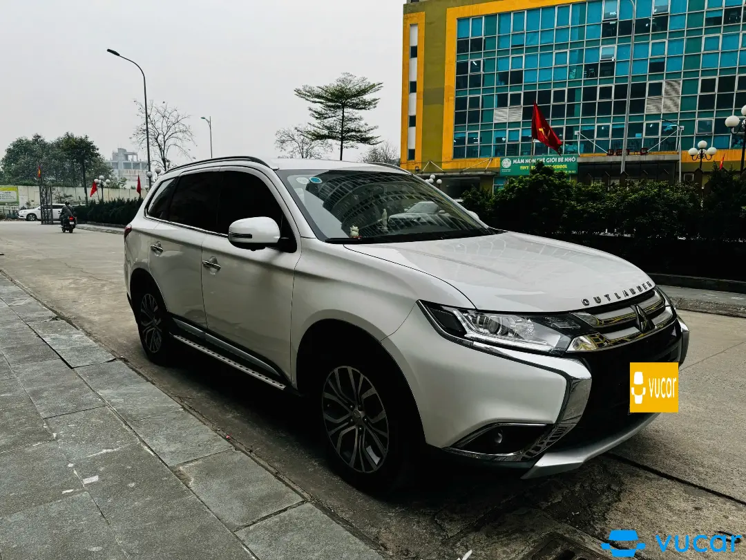 Mitsubishi Outlander 2017 2.0 CVT - Ngoại thất 1