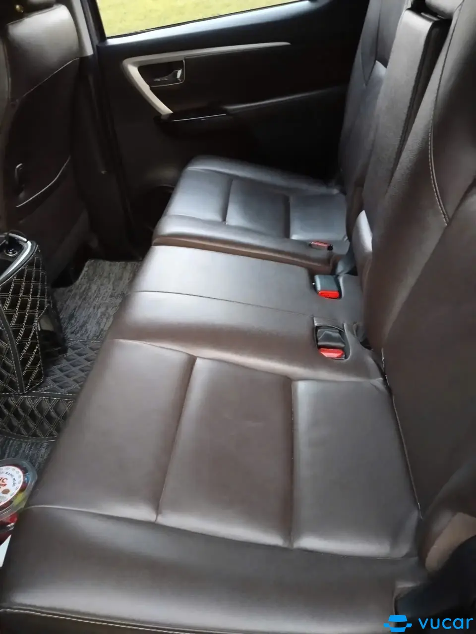 Toyota Fortuner 2.4 AT 2018 - Nội thất 5