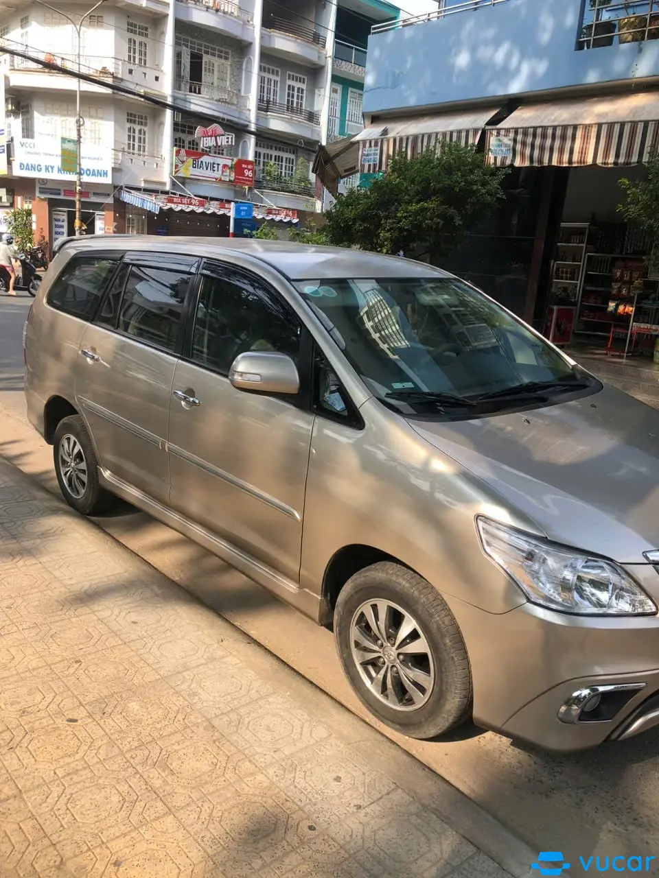 Ảnh xe Toyota Innova 2.0V 2015
