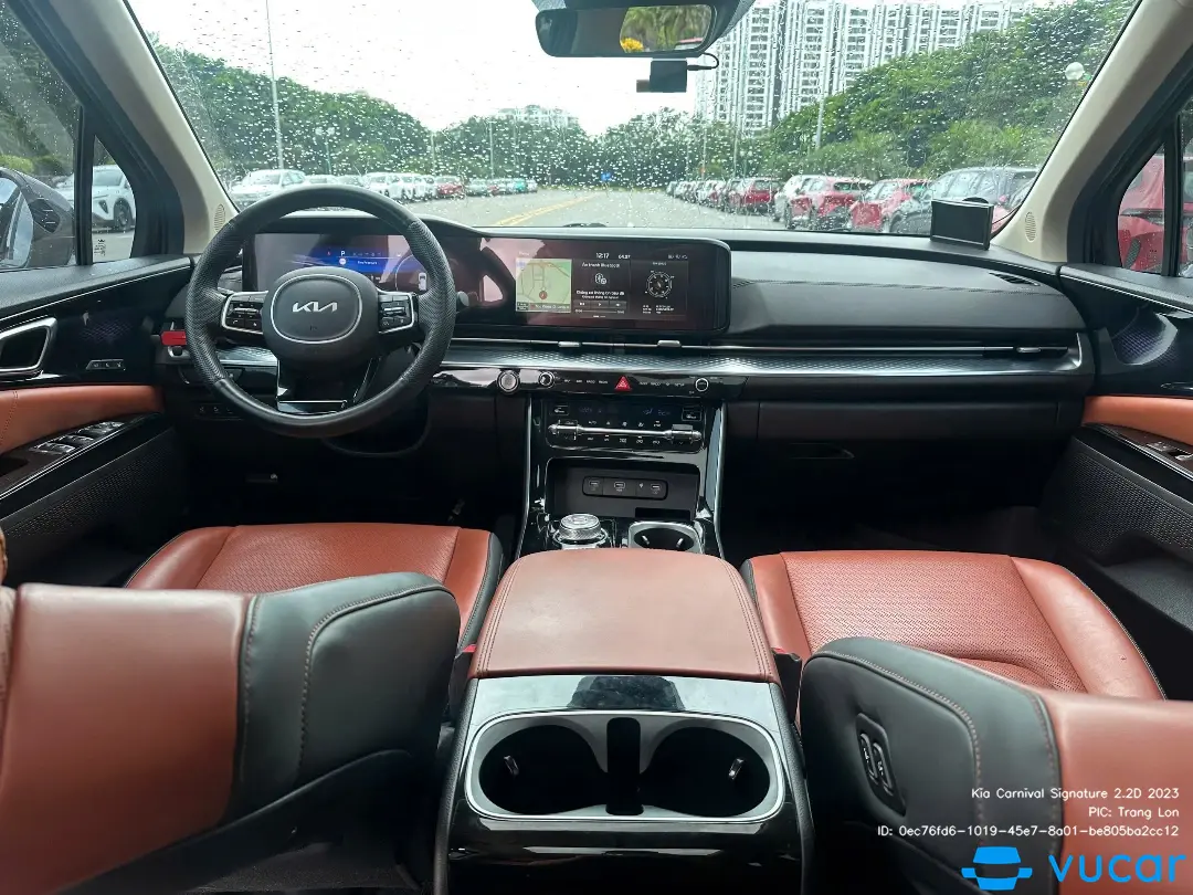 Kia Carnival Signature 2.2D 2023 - Nội thất 7