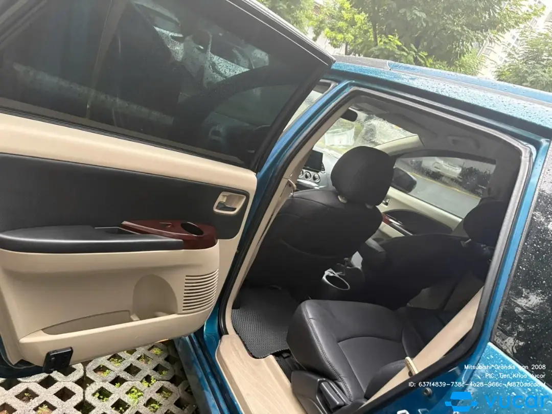 Mitsubishi Grandis gần 2008 - Nội thất 5
