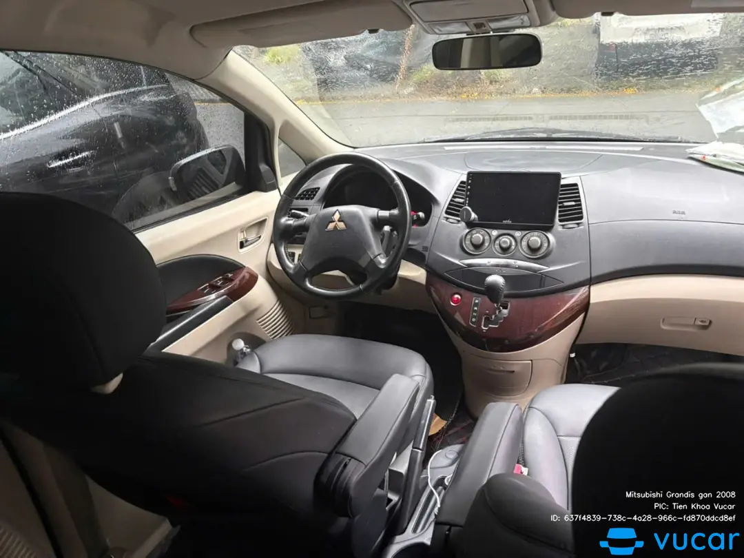 Mitsubishi Grandis gần 2008 - Nội thất 4