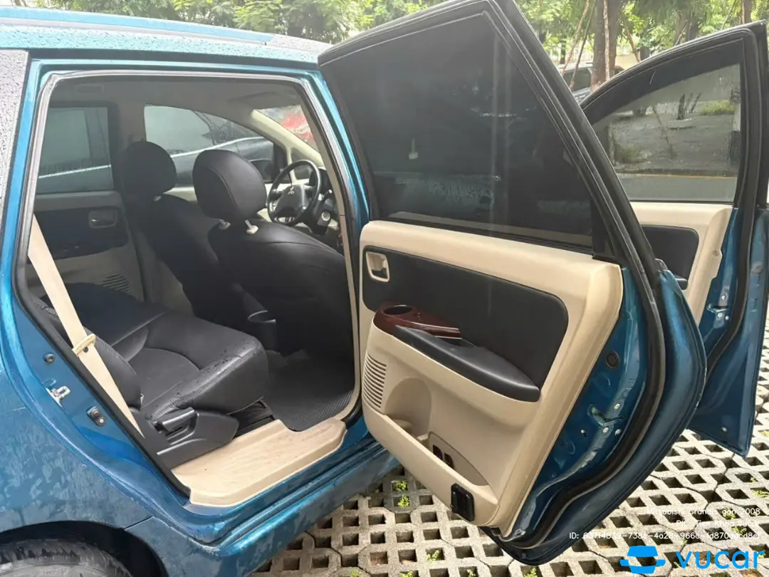 Mitsubishi Grandis gần 2008 - Nội thất 6