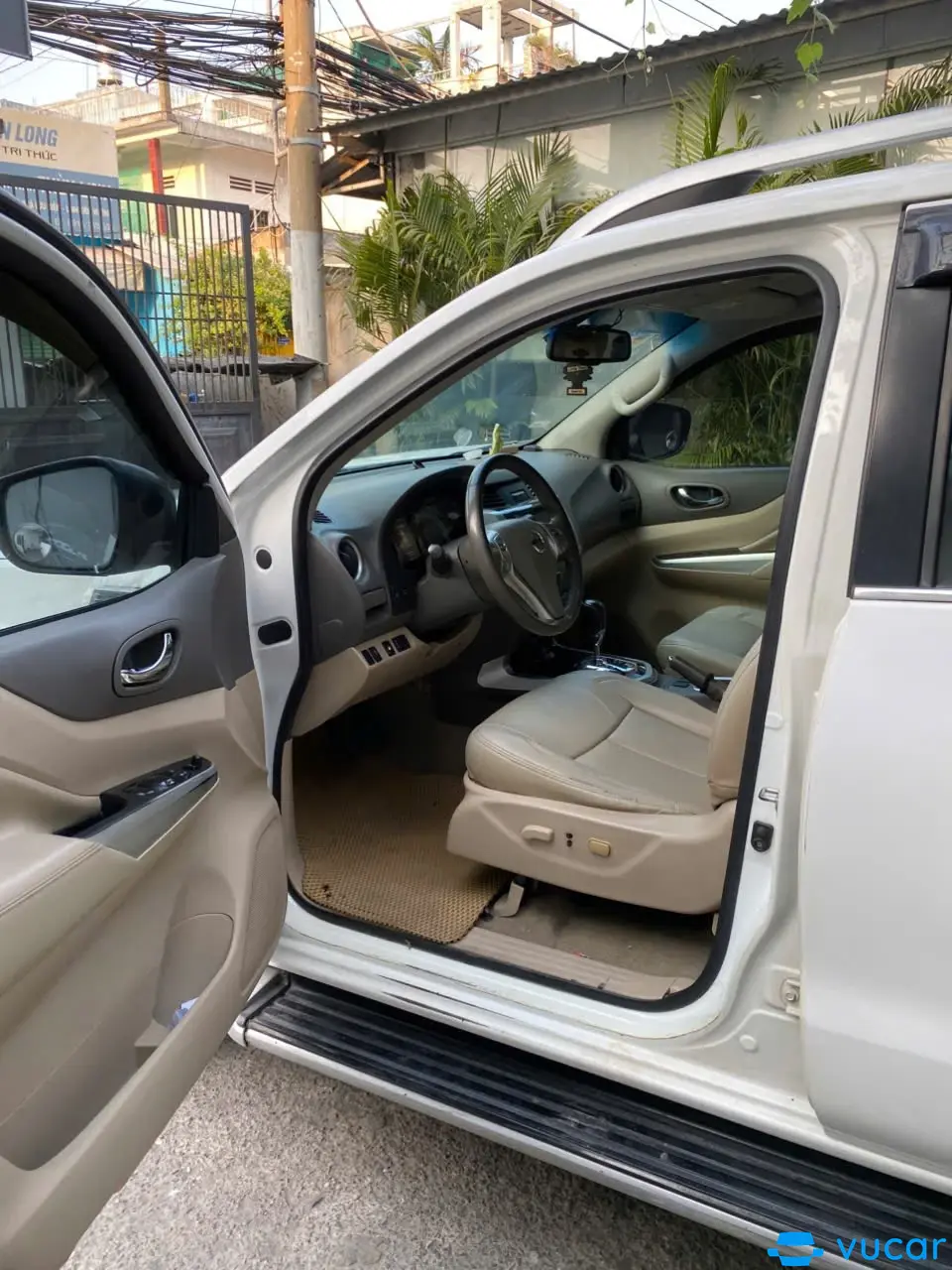 Nissan Navara VL 2.5 AT 4WD 2015 - Nội thất 2