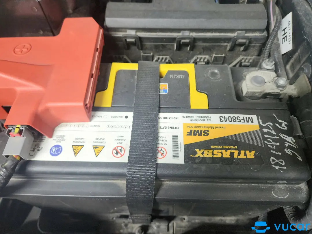 Ford Everest Titanium 2.0L 4x4 AT 2021 - Khoang động cơ 1
