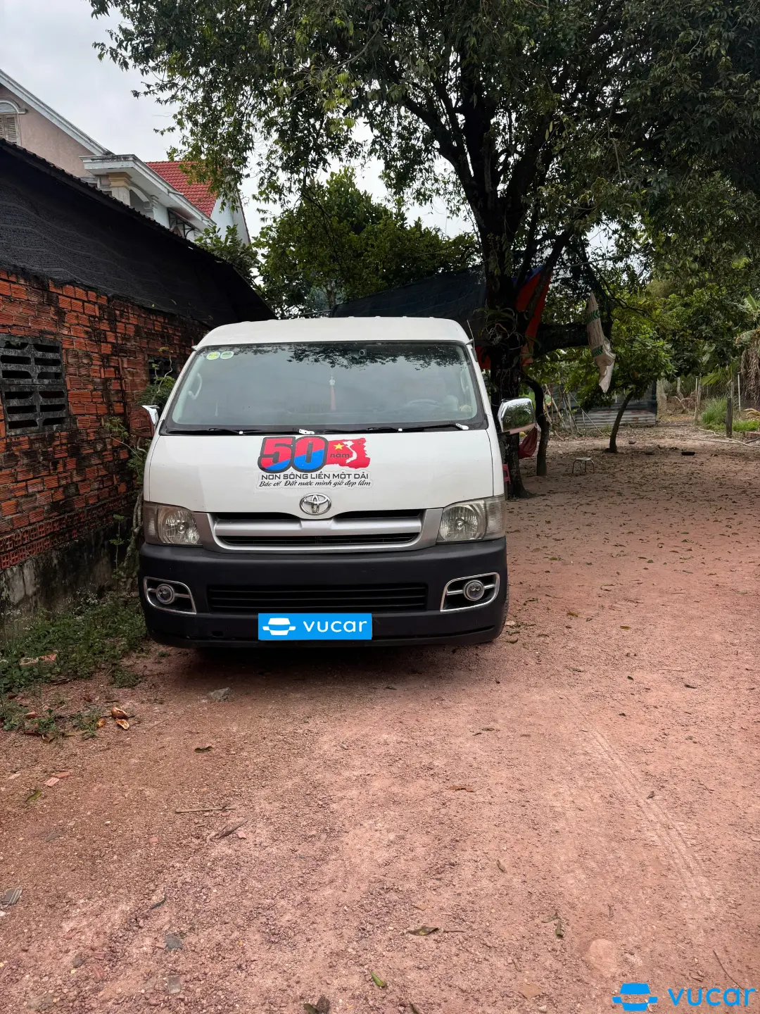Toyota hiace 6 chỗ