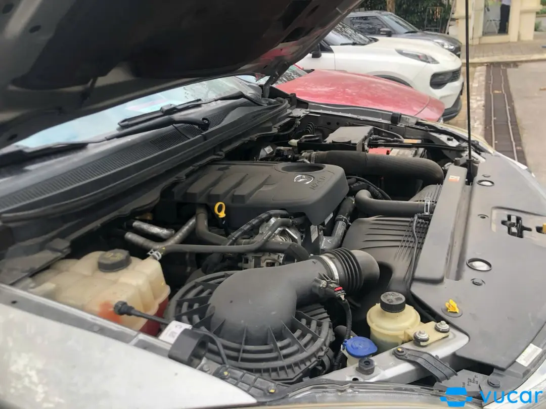 Mazda Bt50 2.2L 4x2 AT 2017 - Khoang động cơ 2