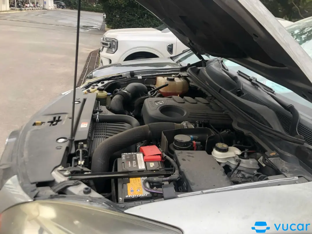 Mazda Bt50 2.2L 4x2 AT 2017 - Khoang động cơ 3